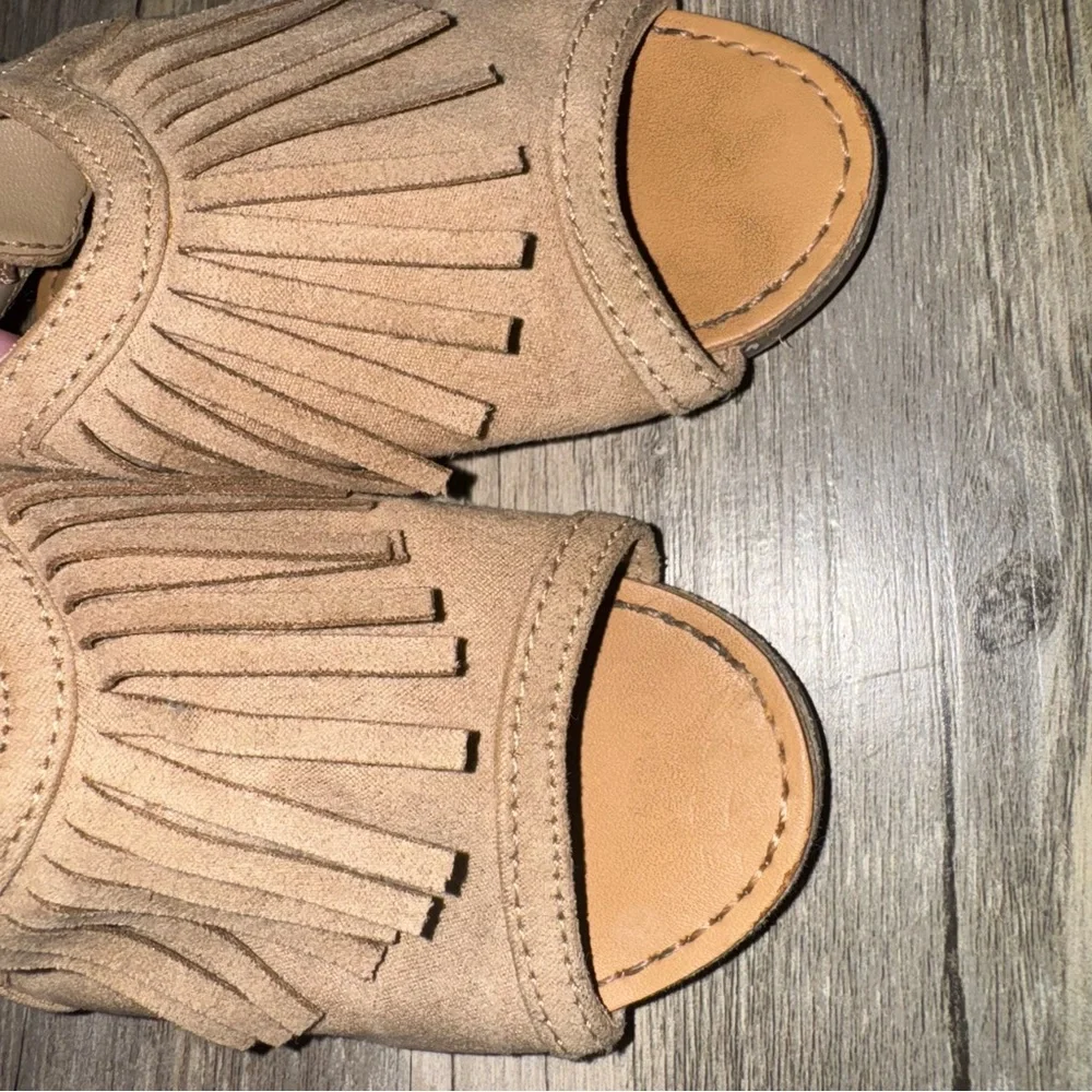 Crazy 8 Tan Fringe Kids Sandals